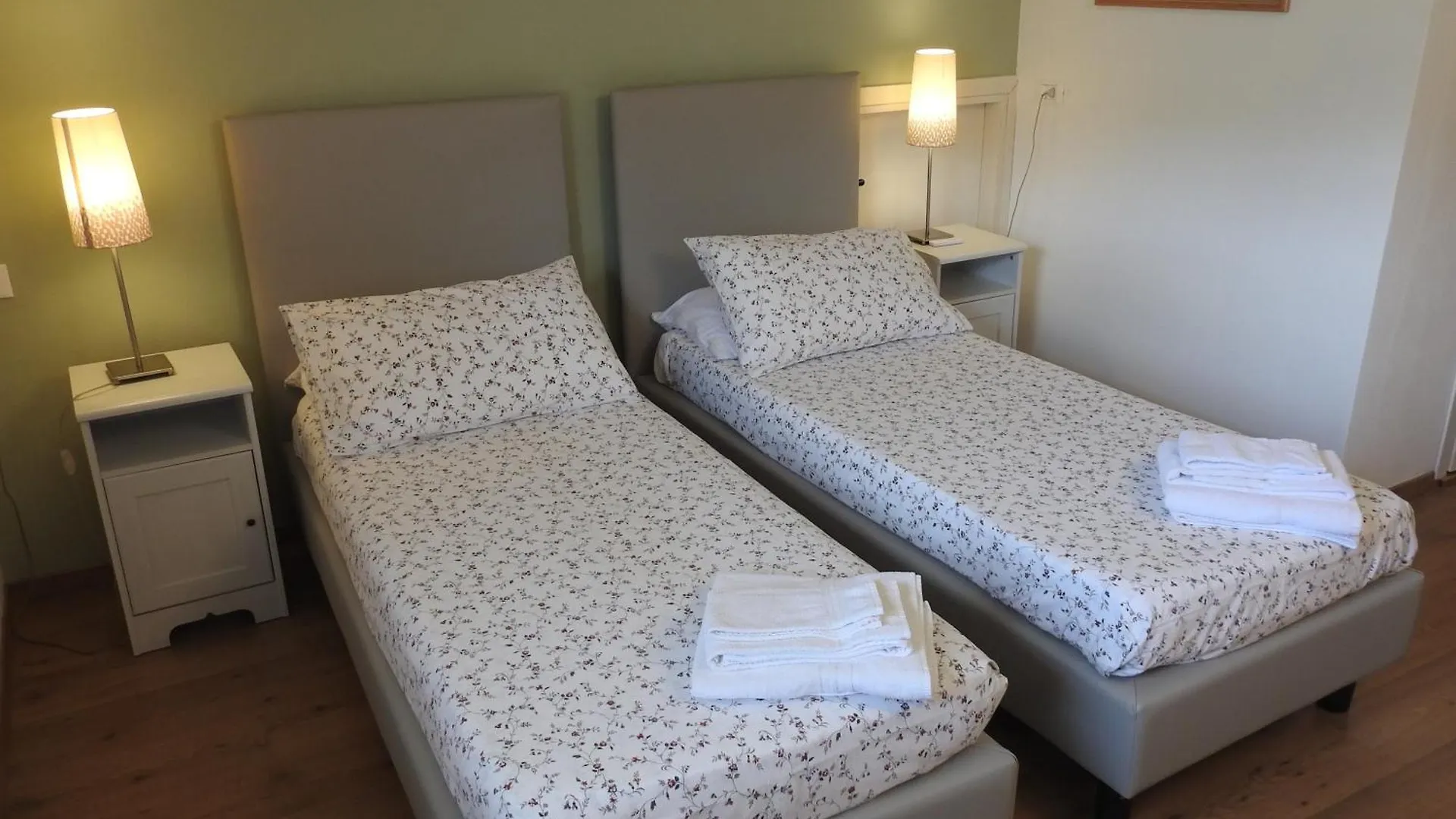 Bed and Breakfast La Casa Di Clara Esine Frühstückspension
