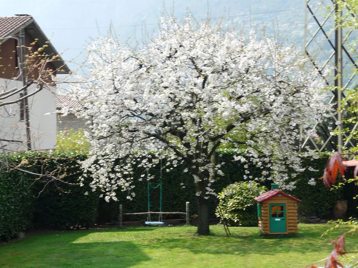 Bed and Breakfast La Casa Di Clara Esine Frühstückspension